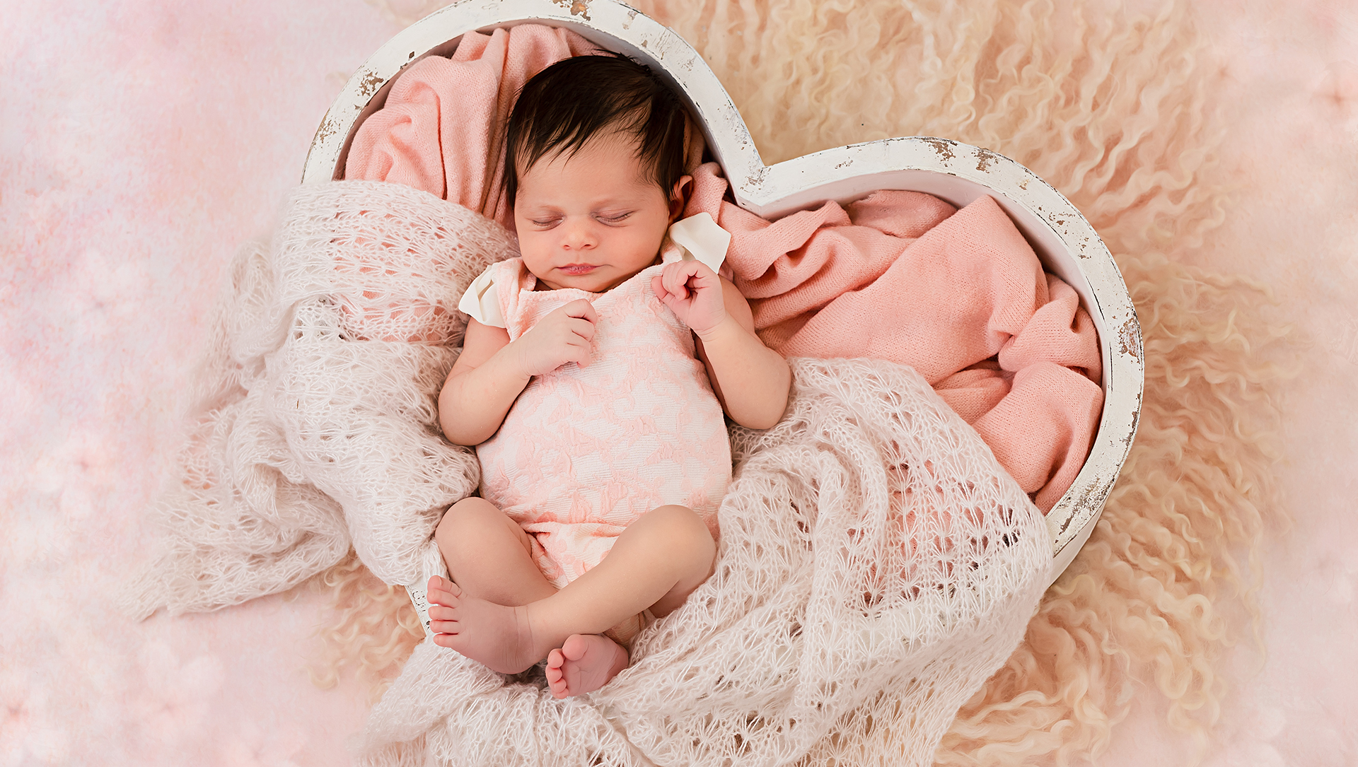 newbornfotograaf babyfotograaf newbornshoot newbornrotterdam fotograafrotterdam sachinfotografie cutekids baby zwanger