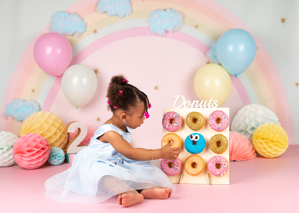 meisje kiest donut