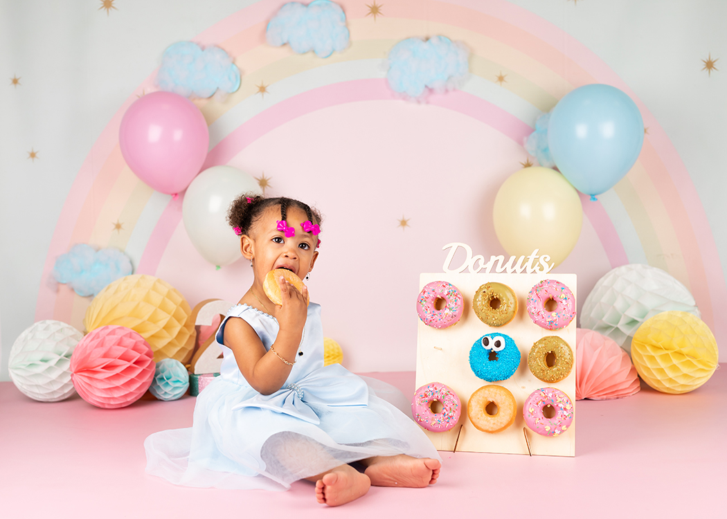meisje eet donuts